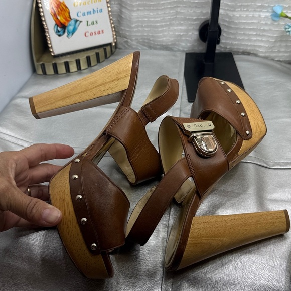 (A) COACH Women's Darcey Peep-Toe Platform Heels with Silver Wooden Buckle,Sz 9B - Picture 15 of 15